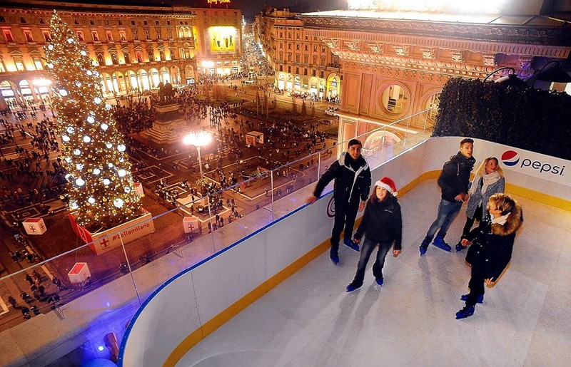 Piste di pattinaggio sul ghiaccio a Milano