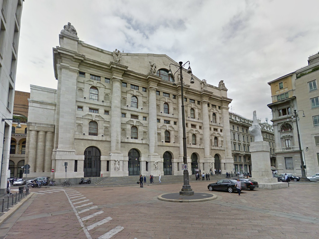Piazza Affari a Milano e la storia di Palazzo Mezzanotte