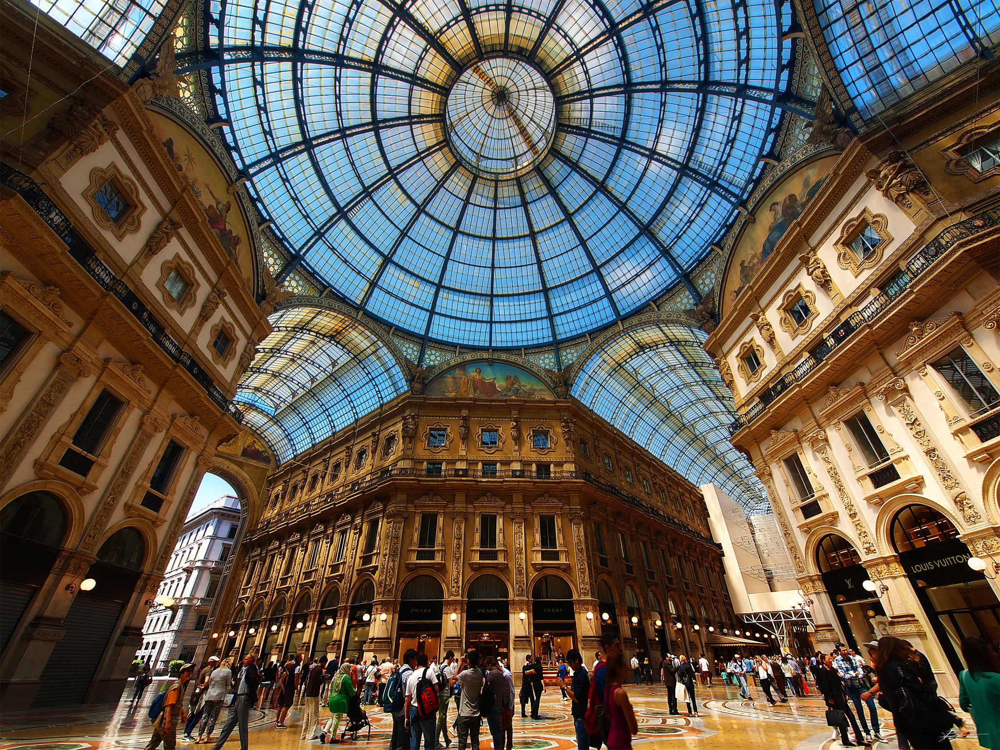 Milano, Bando Feltrinelli: in Galleria Vittorio Emanuele II per un milione di euro!