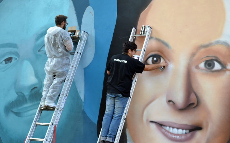 Street art, compare a Milano il murale omaggio a Giulio Regeni e Valeria Solesin